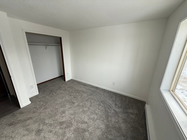 Building Photo - 413 Kings Ct