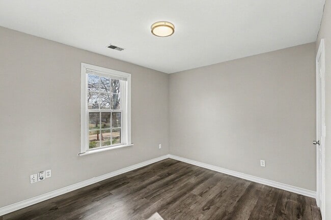 Building Photo - Charming 3 bedroom 1 bath in South Kansas City!!