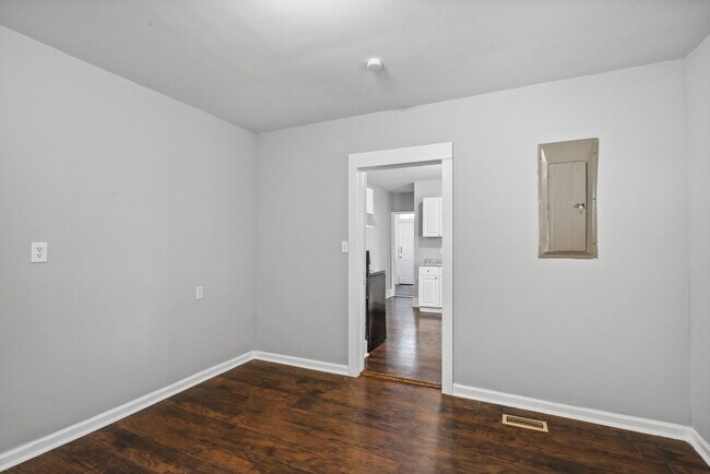 Building Photo - 1505 Reynolds St