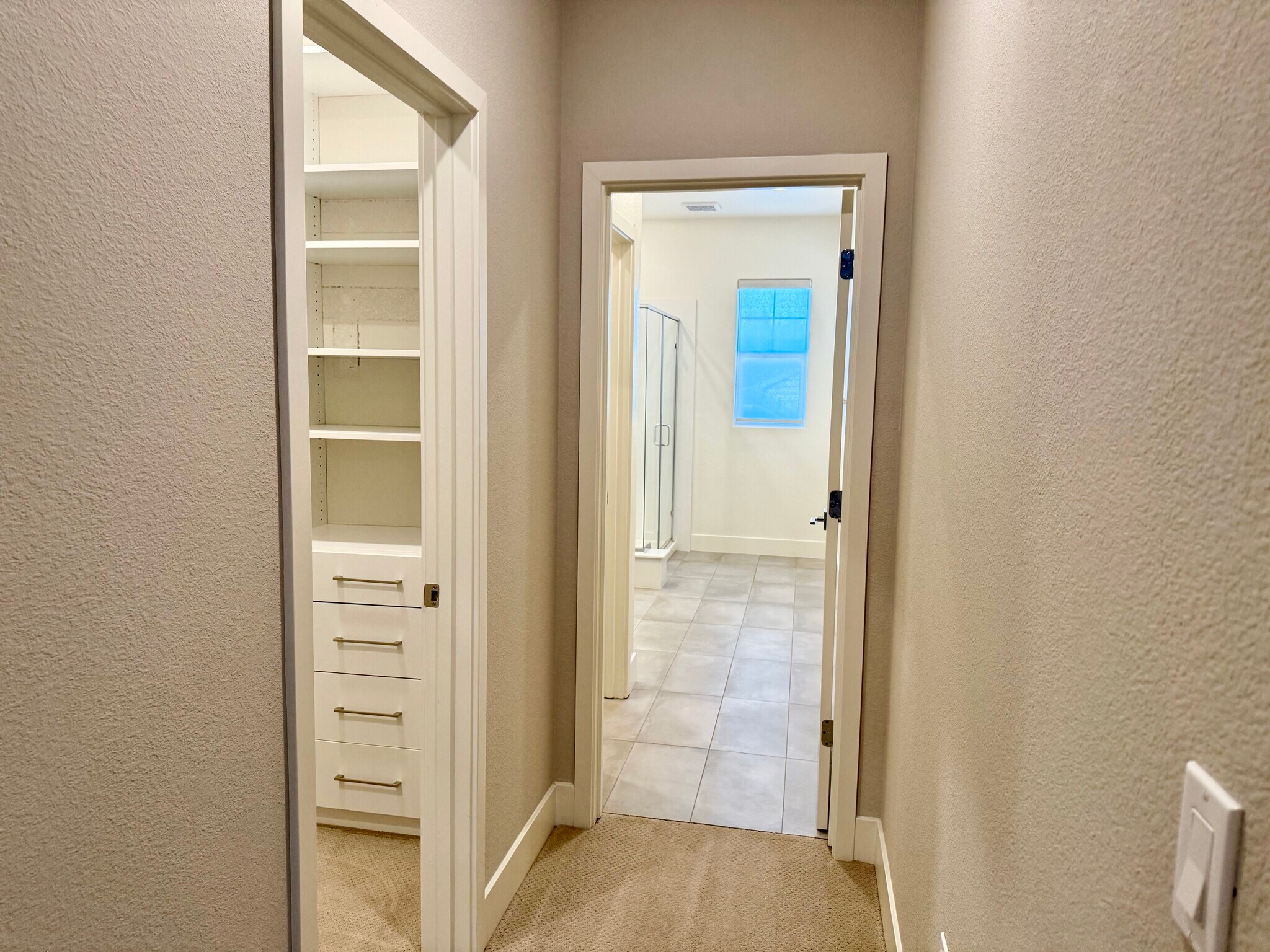 Building Photo - 204 Plum Tree St