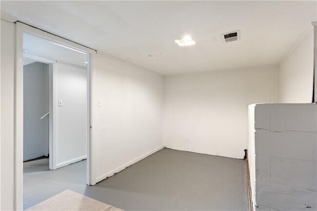 Building Photo - 3623 Lee St SE