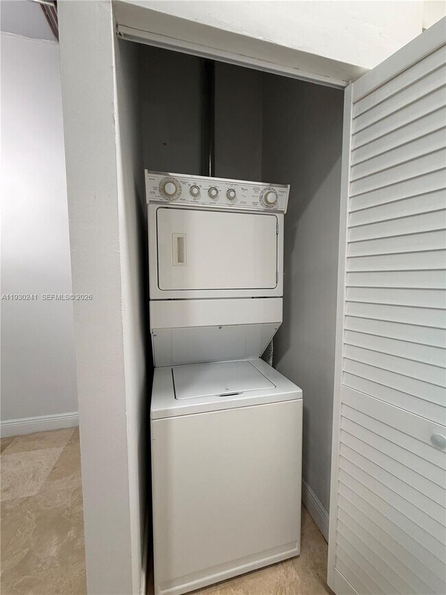 Building Photo - 3029 NE 188th St