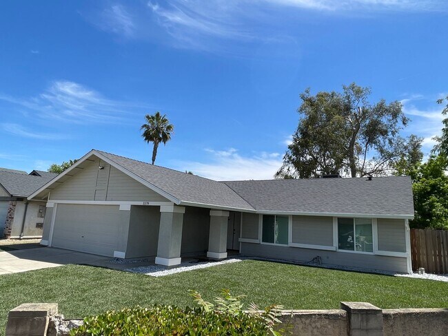 Building Photo - Beautiful Single Story Home Ready To Be Home!