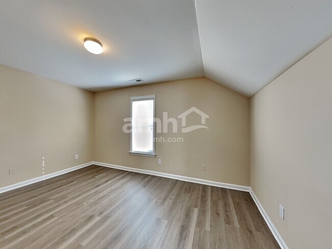 Building Photo - 228 Haywood Ln