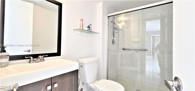 Building Photo - 3731 N Country Club Dr