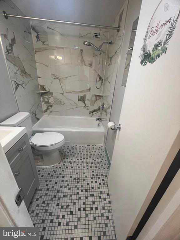 Building Photo - 3245 Rio Dr