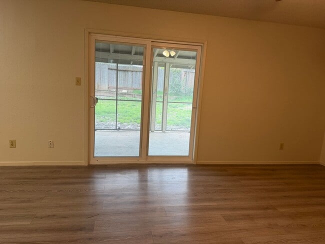 Building Photo - Remodeled 3 bedroom 1 bath house