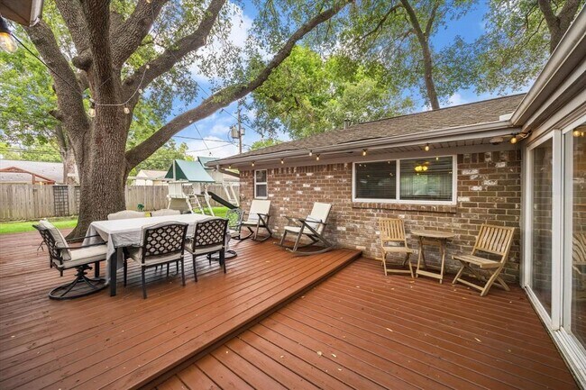 Building Photo - 10714 Piping Rock Ln