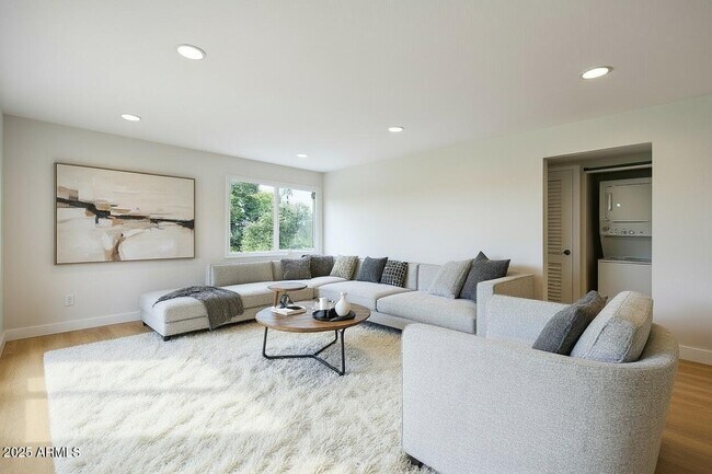 Building Photo - 4201 E Camelback Rd