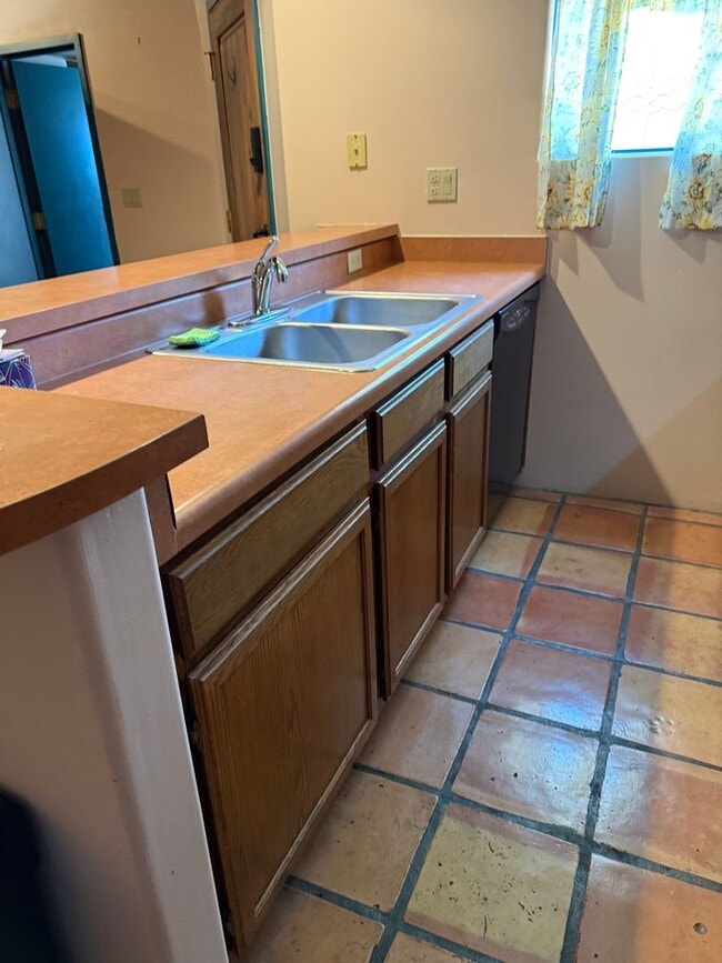 Building Photo - Southwest Casita in Convenient Location