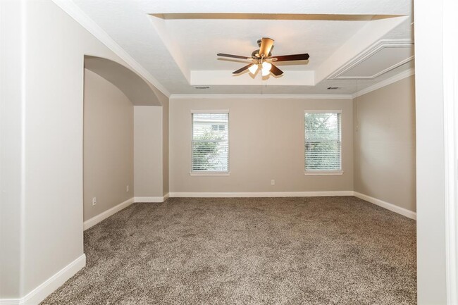 Building Photo - 13626 Summer Hill Dr