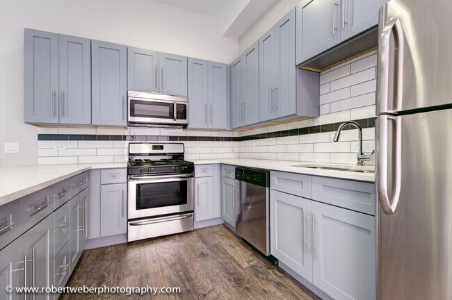 Building Photo - 357 W Chicago Ave