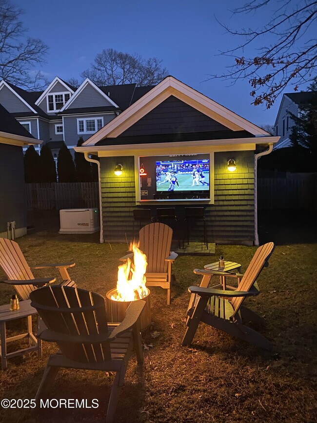 Building Photo - 2118 Edgewood Pl