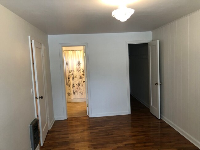 Building Photo - 2 bedroom 1 bathroom duplex in Eugene!