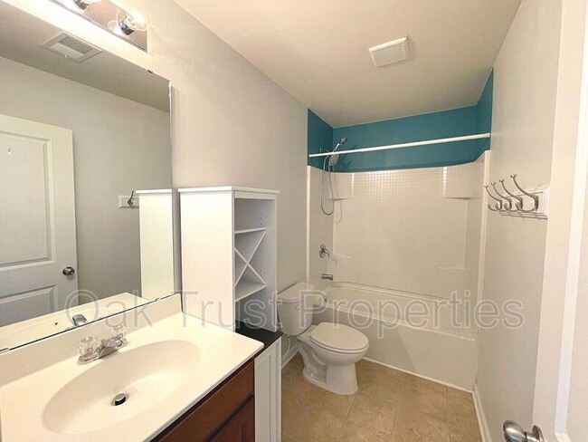 Building Photo - 4830 Hawkins Dr