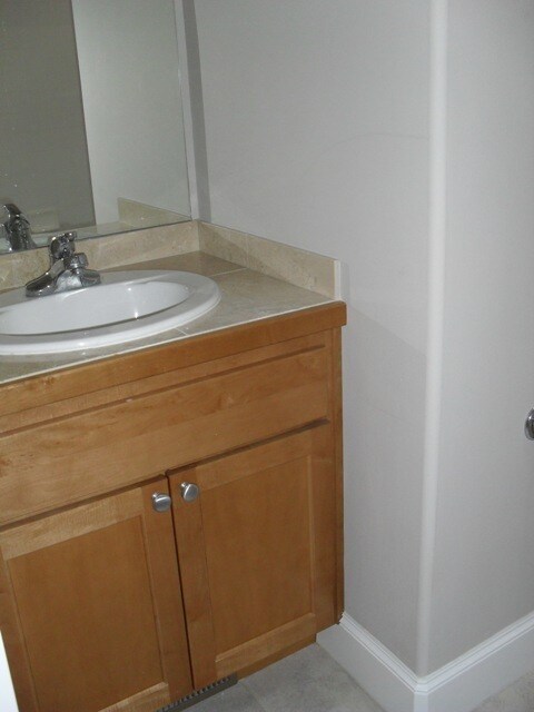 Building Photo - Gorgeous Capitol Hill Tri-level Townhome 3 Bedrooms with 3.25 Bathrooms