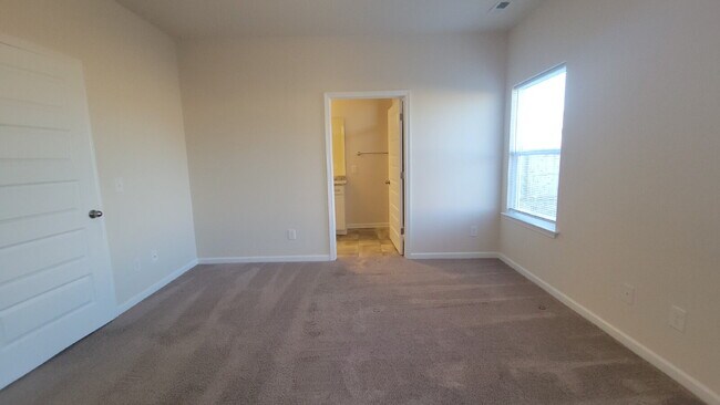 Building Photo - "Charming 3-Bed Oasis with Granite Elegance in Harvest – 1,501 Sq Ft of Comfort!"