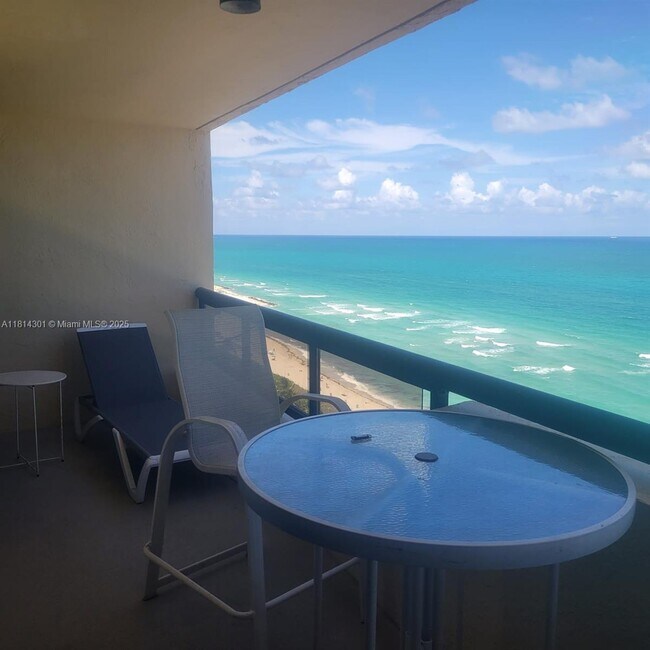 Building Photo - 2555 Collins Ave