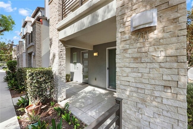 Building Photo - 711 Brooklyn Dr