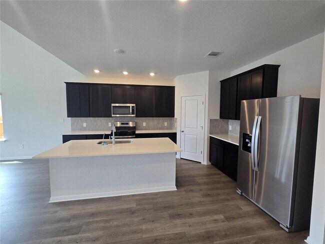 Building Photo - 715 Universal Dr