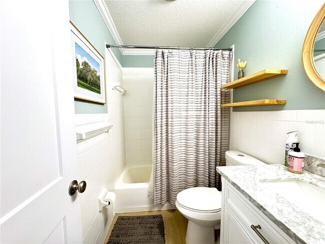 Building Photo - 1004 SE 5th Ave