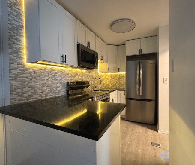 Building Photo - 5455 N Sheridan Rd