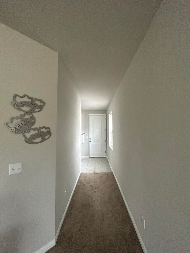 Building Photo - 393 Gaida Loop