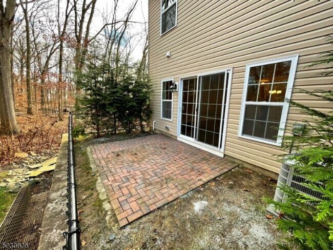 Building Photo - 7 N Ridge Cir