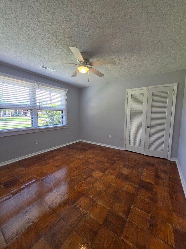 Building Photo - Newly Updated Home in Seagate Village