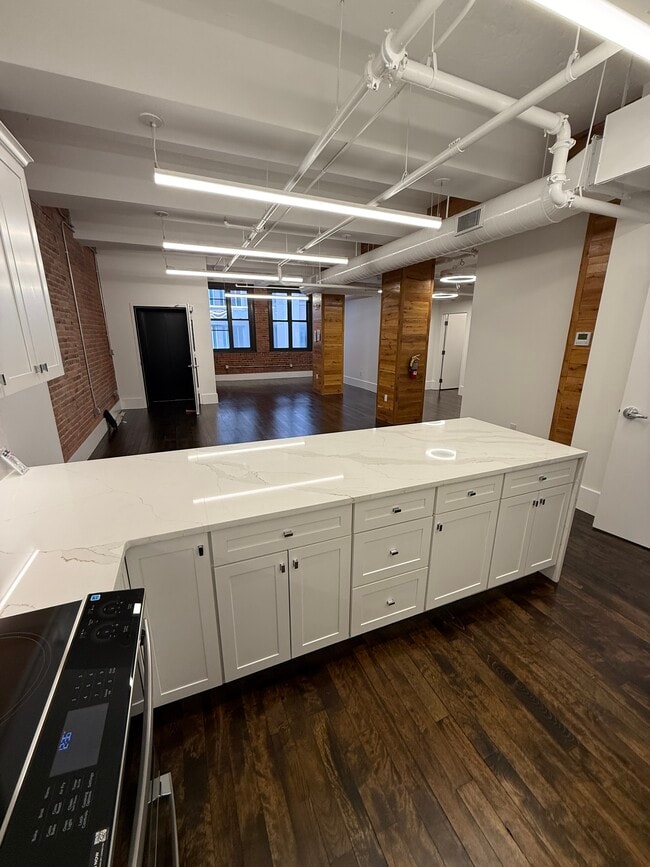 Building Photo - 190 High St