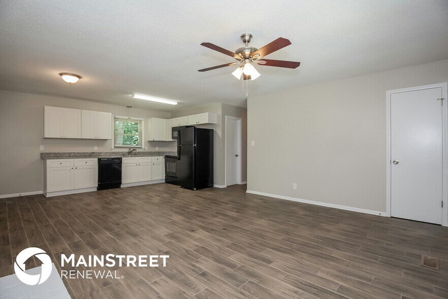 Building Photo - 4542 Lisa Dr