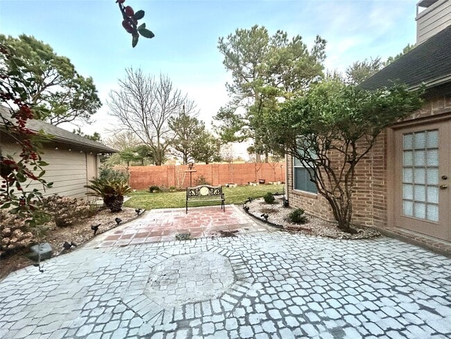 Building Photo - 16807 Laguna Springs Dr