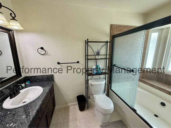 Building Photo - Beautiful 3 Bed/2 Bath NW Bakersfield Home w/ RBP/Pest Control, Pool & Solar