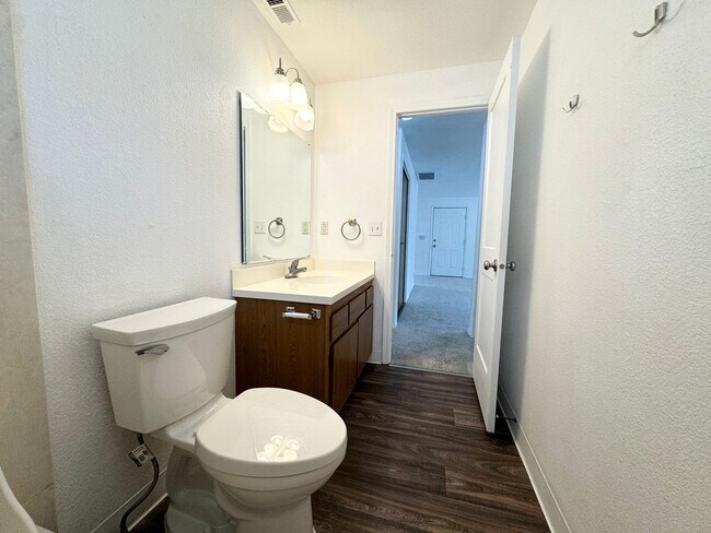 Building Photo - 2bd/1b Apartment, Boise Bench-Close to Eve...