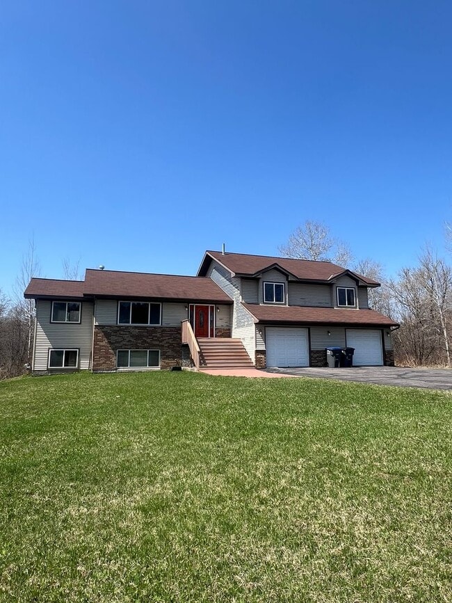 Primary Photo - AVAILABLE NOW - 4 Bed, 3.5 Bath Home in He...