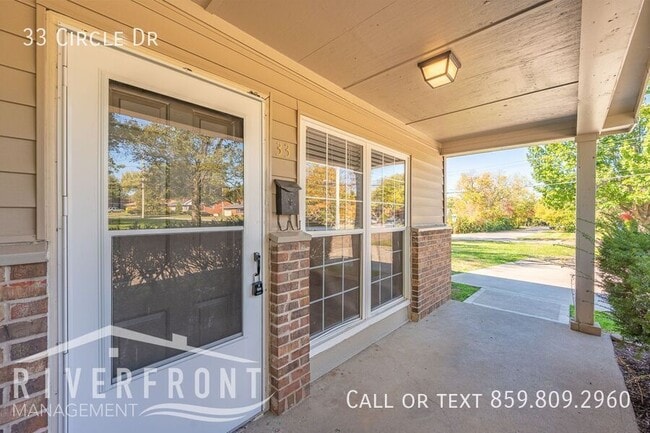 Building Photo - 33 Circle Dr