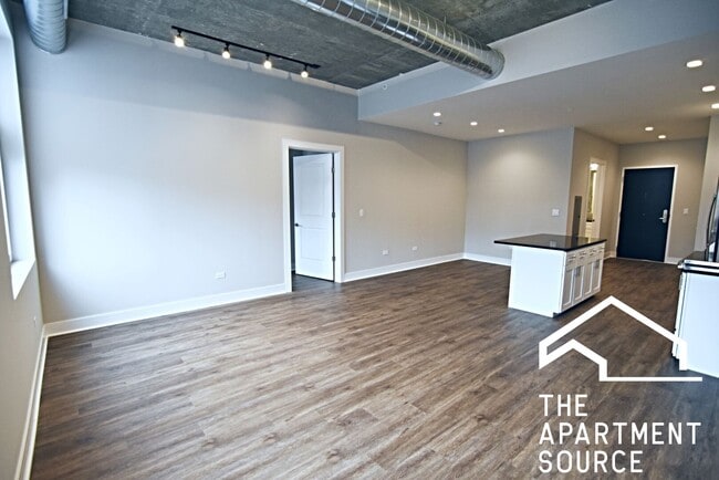 Building Photo - 3833 N Broadway