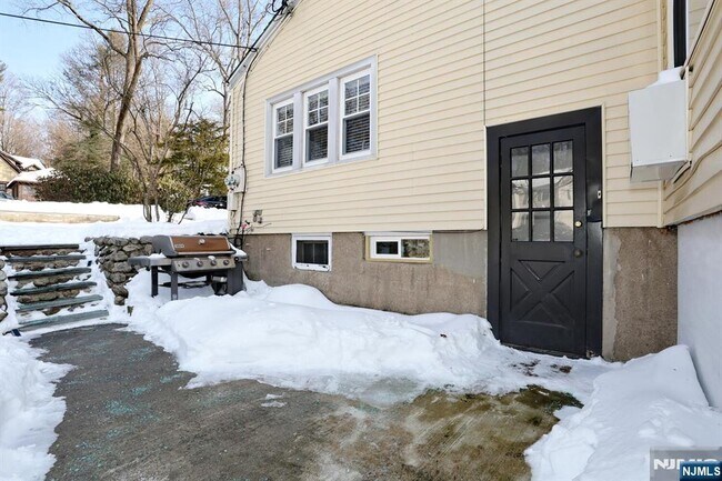 Building Photo - 2 Maysenger Rd