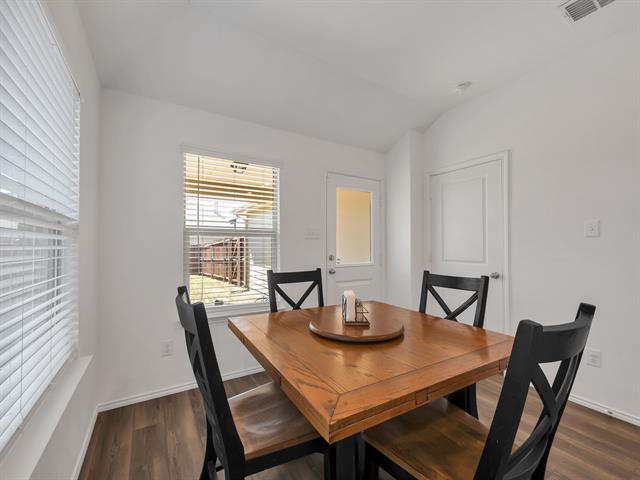 Building Photo - 2913 Meadowlands Dr