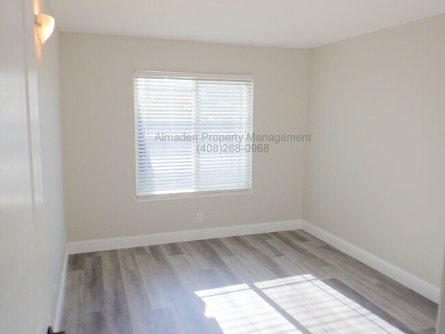 Building Photo - Updated Home, Central A/C & No Carpets! Pe...