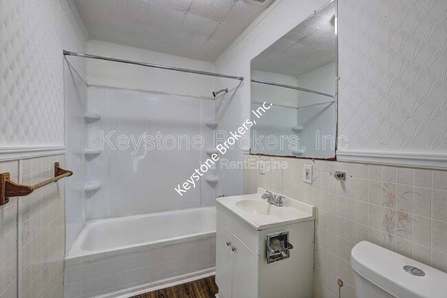 Building Photo - 1241 Auburn Dr