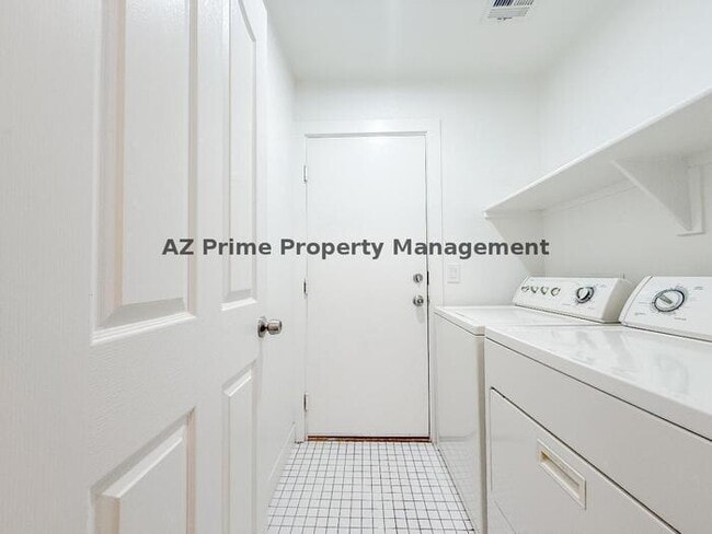 Building Photo - 164 W Commerce Ct