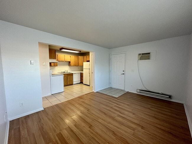 Building Photo - 1557 W 200 S