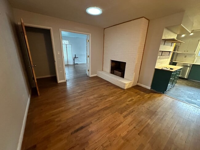 Building Photo - MIDTOWN 3 Bdrm House, All Appliances incl ...