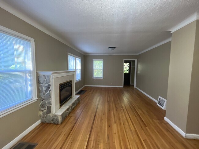 Building Photo - 4 bedroom, 2 bathroom home in the peaceful community of Mahtomedi access to White Bear Lake