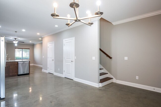 Building Photo - Location, Location , Location with this Beautiful Townhome