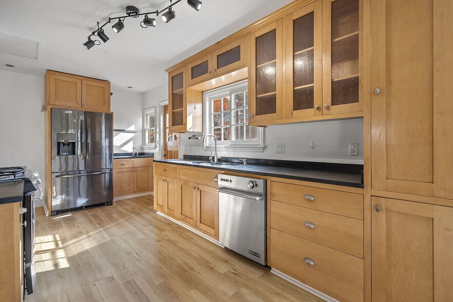 Building Photo - 4044 Huron Ave