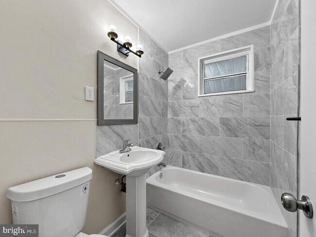 Building Photo - 7905 Greenleaf Rd