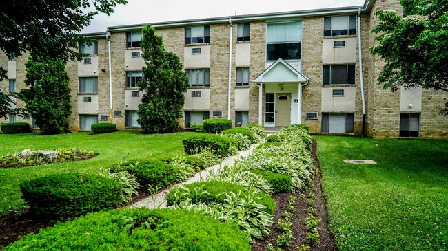 Building Photo - Summit Garden Apartments