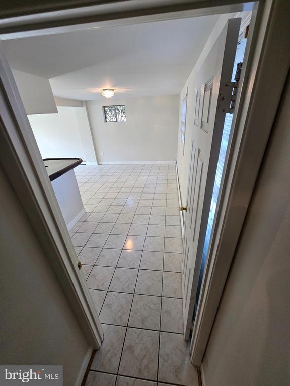 Building Photo - 14236 Caroline St